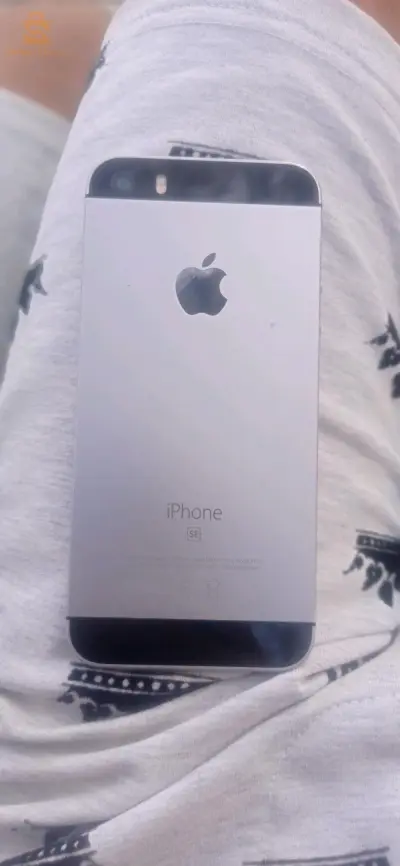 iphone se 2016 
جديد مافيهاش قبش فرونسي كلش خدام