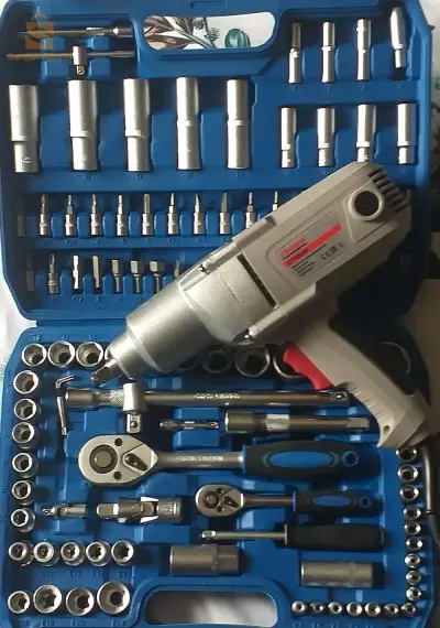caisse a outils professionnel+ clé à choc Crown