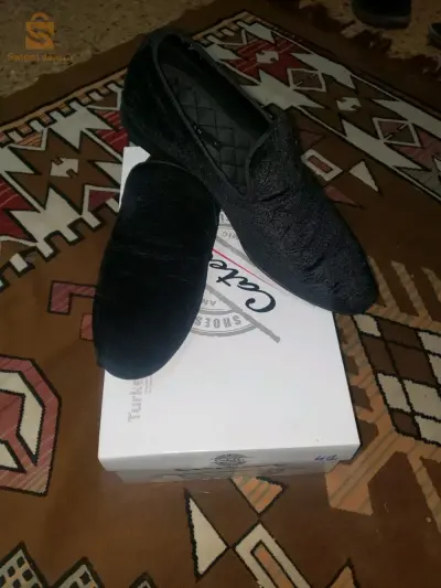 trappeur Zara original jdid couleur noir caurbo avec la boîte pointure 41