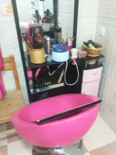 Je met en vente matériel d’un salon de coiffure état neuf et bon prix pr plus de renseignements contactez nous