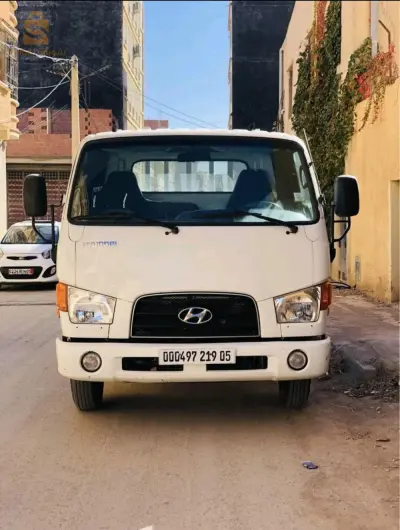 شاحنة هيونداي مكشوفة