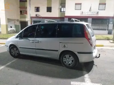 8 مقاعد