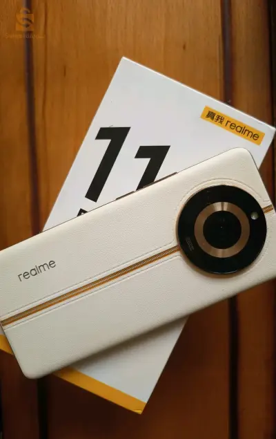 Realme 11pro +
12/256