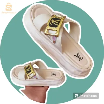 متوفرة