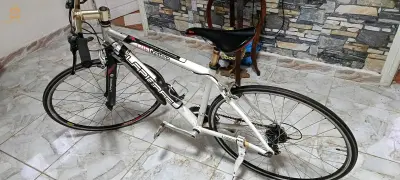 vélo de route marque Lapierre roue 28