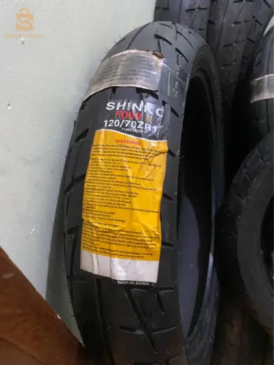 pneu moto shinko origine 120/70/17 neuf avec un bon prix gros/detail