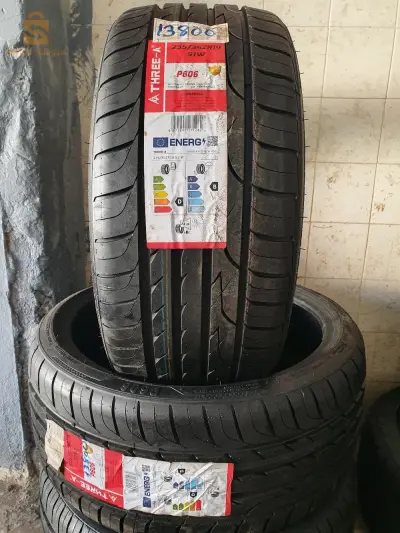 235/35R19