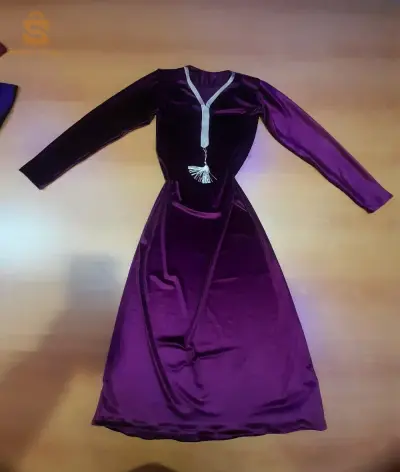 ملابس نسائية وأطفال