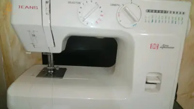 Machine à coudre jeans toute neuve à vendre,