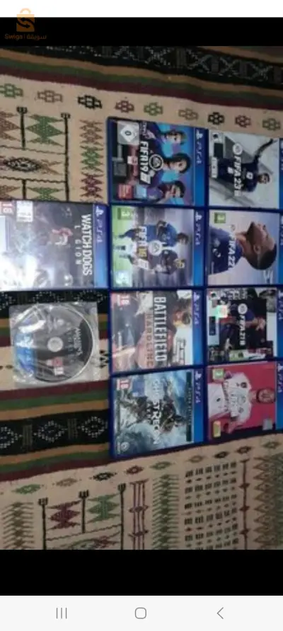 ps4 première main 1 TB 2 mannettes avec 10 cd excellent état
(alger brk)****