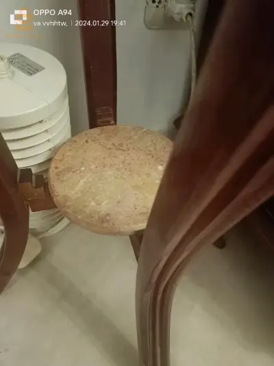 deux tables de coin bois hêtre et tables basses en marbre