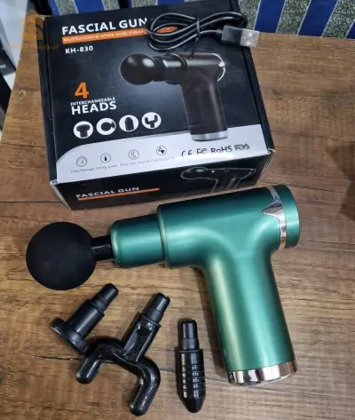 Pistolet de massage kh-830✅ يحتوي على اربع رؤوس مختلفة الاستخدام لمساج جميع عضلات الجسم المختلفة✅ يحتوي على 6 مستويات اهتزاز .✅مع أربعة رؤوس (للفقرات/لجميع اجزاء الجسم/للعظام/لعضلات الجسم)✅ عند الضغط ع الجهاز نحو الجسم يتم تفعيل سرعه اضافيه التيربو✅ يساعد على تكسير الدهون بشكل سريع ومريح .✅ يخفف الآلام ويحد من الإجهاد والتعب بشل خارق .✅تساعد على تنشيط الدورة الدموية في الجسم✅ يعمل على تدليك العضلات وإزالة التصلب والخشونة للتخلص من التعب والارهاق والتشنجات العضلية والدسكات✅ مناسب جدا لكل رياضي متمرس .✅ ينصح به الاطباء واخصائي المساج ✅ يعمل على الشحن3900دج0665955230فب👉viber watts