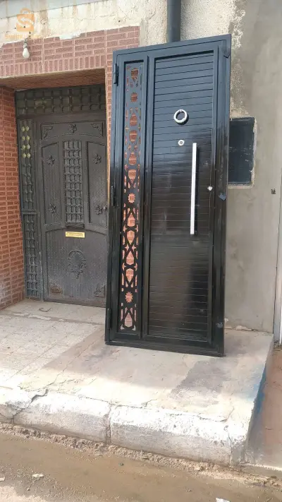 صناعة الأبواب الحديدية