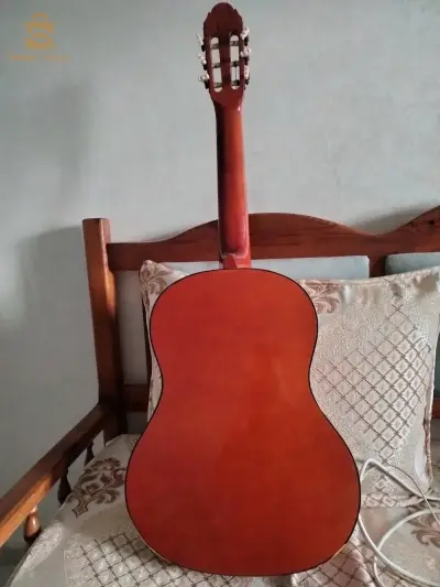 je vend une guitare Jackson 8 toute neuf
