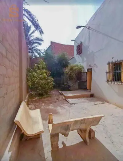 وسط مدينة بسكرة بالتحديد في راس الڨرية، حي بن عمارة بسكرة