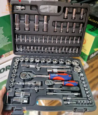 Caisse a outils MAKUTE 94pcs original➡️Caisse a outil 94 pièces 1/4 ” 1/2″➡️????Referance : makute????Caractéristiques  ????Include : 18Pcs 1/2″????DR Socket:10-11-12-13-14-15-16-17-18-19-20-21-22-23-24-27-30-32 mm 4 Pcs 1/2”DR 77 mm(L)????Deep socket: 14-15-17-19 mm 13 Pcs 1/4″????DR Socket:4-4.5-5-5.5-6-7-8-9-10-11-12-13-14 mm 8 Pcs 1/4”DR 50 mm(L) Deep socket:6-7-8-9-10-11-12-13 mm????2 PCS Ratchet wrench: 1/4″ and 1/2″????Dr 45 T 17 Pcs 1/4″ x 32(L) bits????Socket:Hex:3-4-5-6mm Star: T 8-T 10-T 15-T 20-T 25-T 30 SL :4-5.5-7 mm,PH 1,PH 2,PZ 1,PZ 2 15 Pcs 5/16” x 30mm(L) bits,????Hex:8-10-12-14mm,SL:8-10-12mm,PZ 3-PZ 4,PH 3-PH 4,T 40-45-50-55 1Pcs Extension flexible :1/4” x 150 mm9500دج0665955230فب👉viber watts