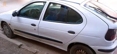 مغنية
