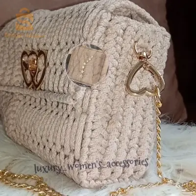 حقائب نسائية واكسسوارات صنع يدوي