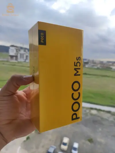 poco m5s
