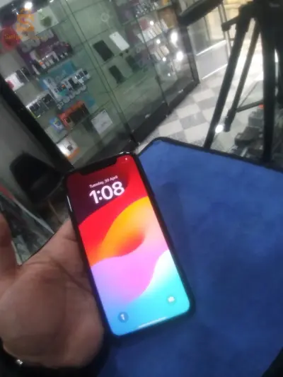 iPhone xr 64 G battrie 90% nthiiiif bzzf