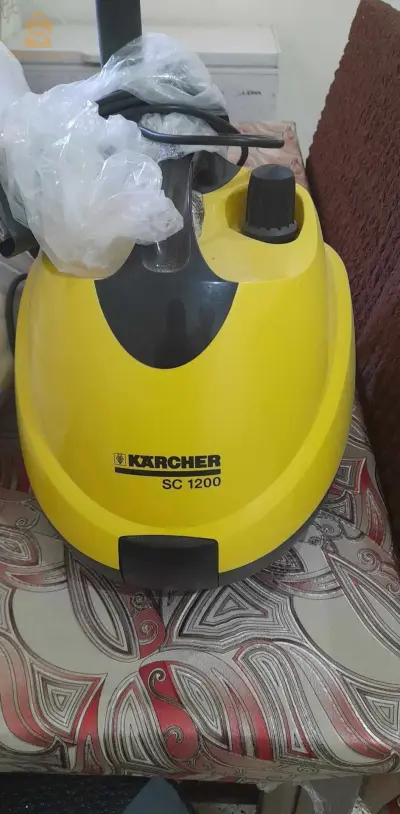 مكنسة كهربائية تعمل بالبخار
