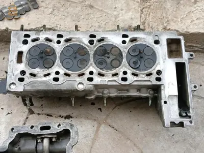 Culasse bonne etat et autre moyenne  etat +un groupe avec vilebrequin std et les pistons moteur 2.0 opel zafira 
0775309456
0778161923