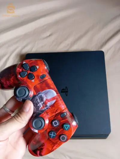 PS4 slim 500gb 
version 11.50
manette God of war