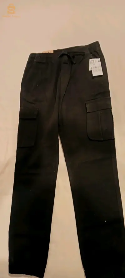 a vendre pantalons garçons neufs