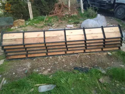 coffrage poteaux en bois rouge : 30×30, 3 mètre
tél : 0662802081