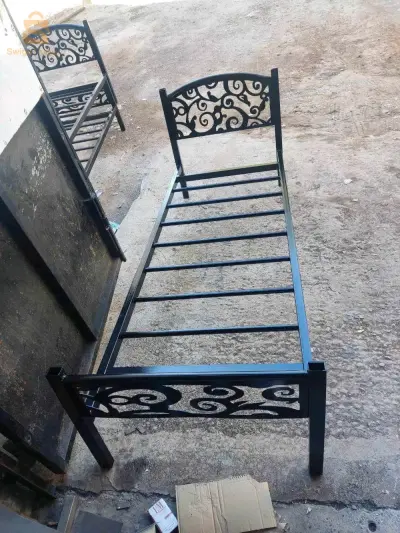 سرير حديدي