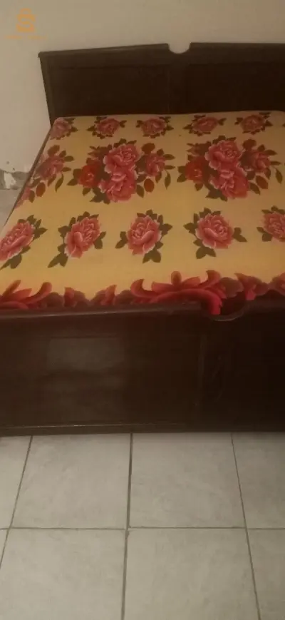 سرير للبيع