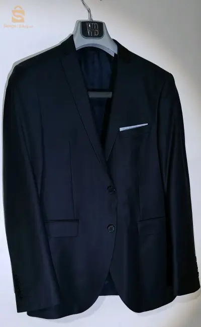 costume blue nuit utilisé une seule fois marque allemande taille 48