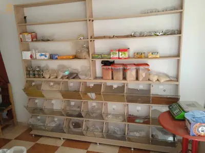 رفوف توابل واعشاب