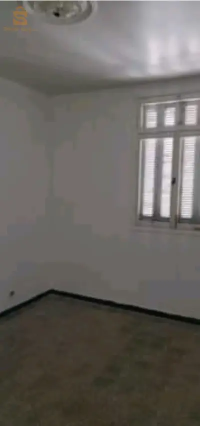 un f3 à vendre situé à cité elhayet gue de Constantine 
كلش قدامك (جامع . بريمار. سيام.ليسي. وسائل النقل .ميترو )