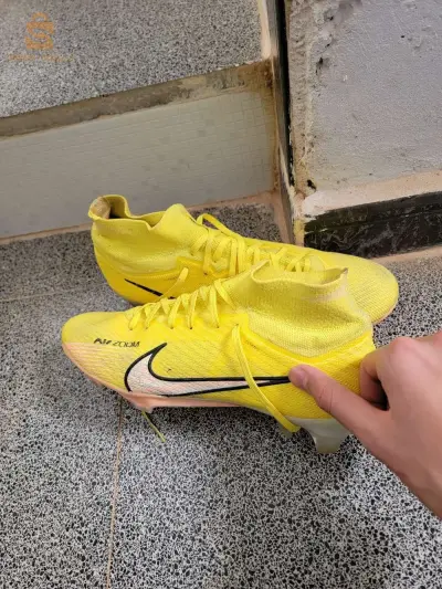 soulier Nike mercurial jeune💛
