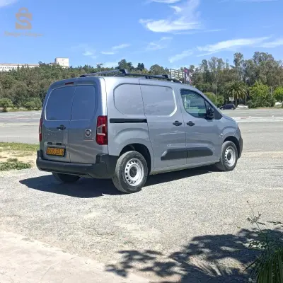 radar de recul+barre de toit+siège sur mesure 
Les vidanges chez FIAT (mazalou sous garantie) 

☎️:0796307488