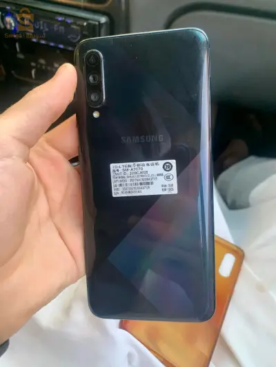 Samsung a70s 
Ram 8
Stokag 128
0551617313