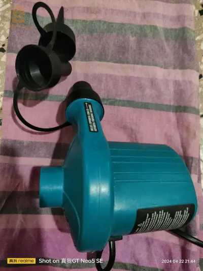 تنظيف سيارة وملئ معدات البحر