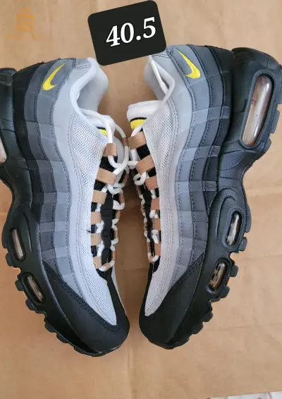 airmax 95 original pointure 40.5 jamais utilisé...caba