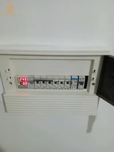 صيانة الكهرباء المنزل و الصناعة و المكيف التبريد