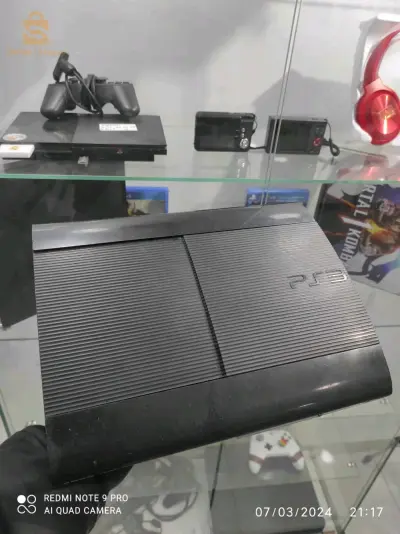 ps3 ulra slim 320gb 10jeux installer avec 2 manette