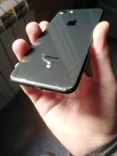 IPHONE 8