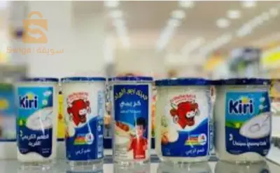 تتميز جبن كيري الكريمي بطعم كريمي فريد من نوعه يحبه الجميع. مصنوع من الحليب والقشدة الطبيعية والطازجة. جبنة كيري كريم مع نكهة لبنة إضافية هي مزيج مثالي من طعم كيري الفريد مع لمسة من اللبنة. أضف الطماطم والزعتر وزيت الزيتون لتحضير أفضل ساندويتش!