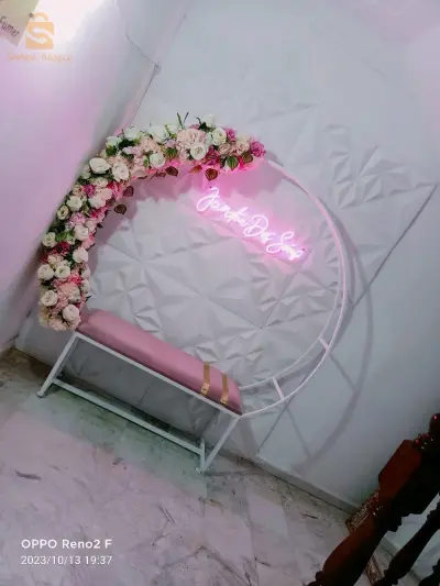 ديكوراة محل او منزل حاجة شابة او صوليد