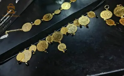 rad du cou et boucles d'oreilles