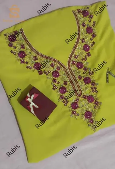 robe brodrie