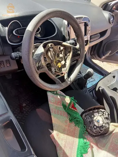 volant clio4 année 2013