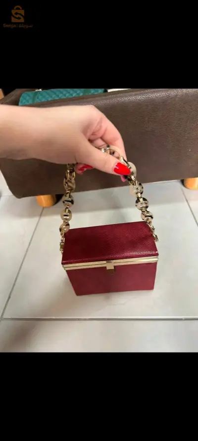 حقائب وأحدية