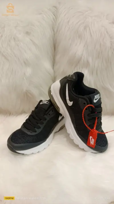 Baskets Nike air good qualité pointure 31
