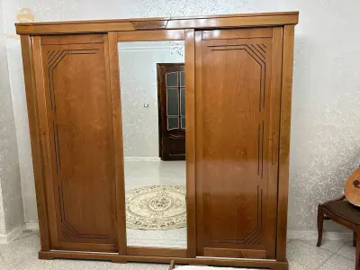 غرفة نوم من الخشب الزان
